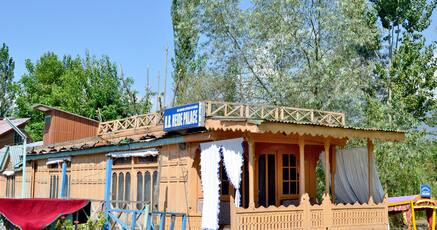 Book Cheap Hotels in Srinagar, India from 585/night